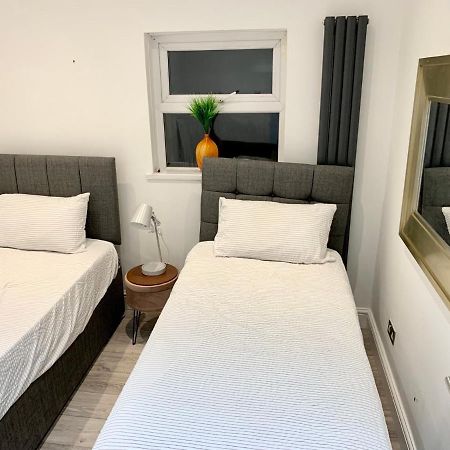 Modern 2 Bedroom Apartment With Private Garden Near Canary Wharf Λονδίνο Εξωτερικό φωτογραφία