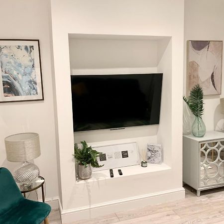 Modern 2 Bedroom Apartment With Private Garden Near Canary Wharf Λονδίνο Εξωτερικό φωτογραφία