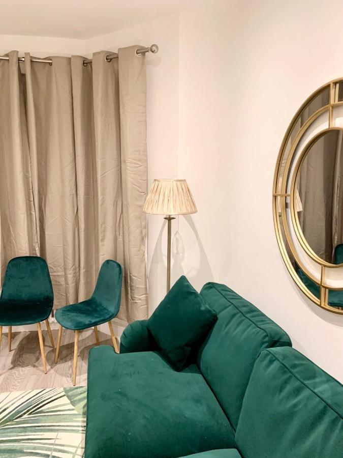 Modern 2 Bedroom Apartment With Private Garden Near Canary Wharf Λονδίνο Εξωτερικό φωτογραφία