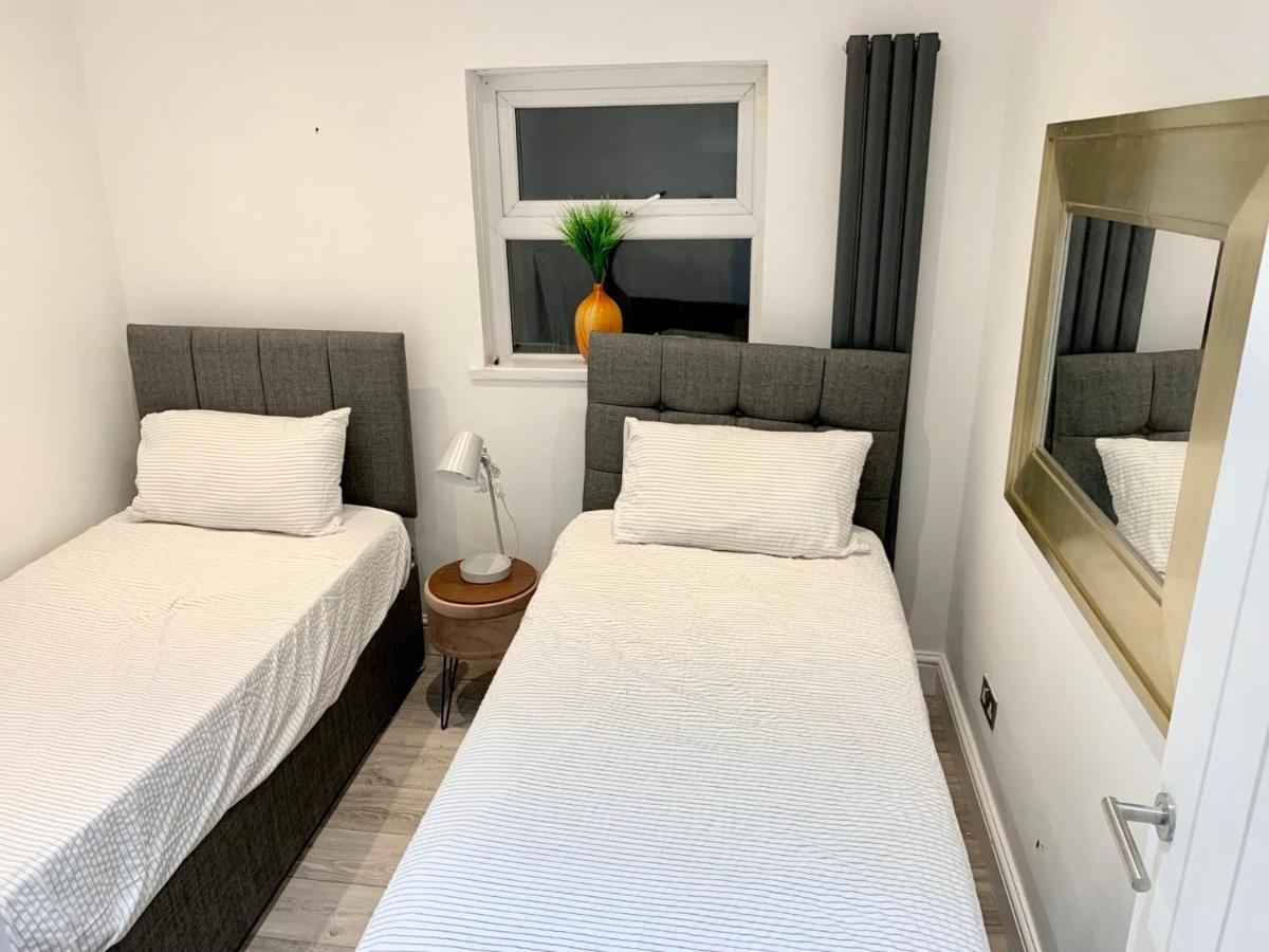 Modern 2 Bedroom Apartment With Private Garden Near Canary Wharf Λονδίνο Εξωτερικό φωτογραφία