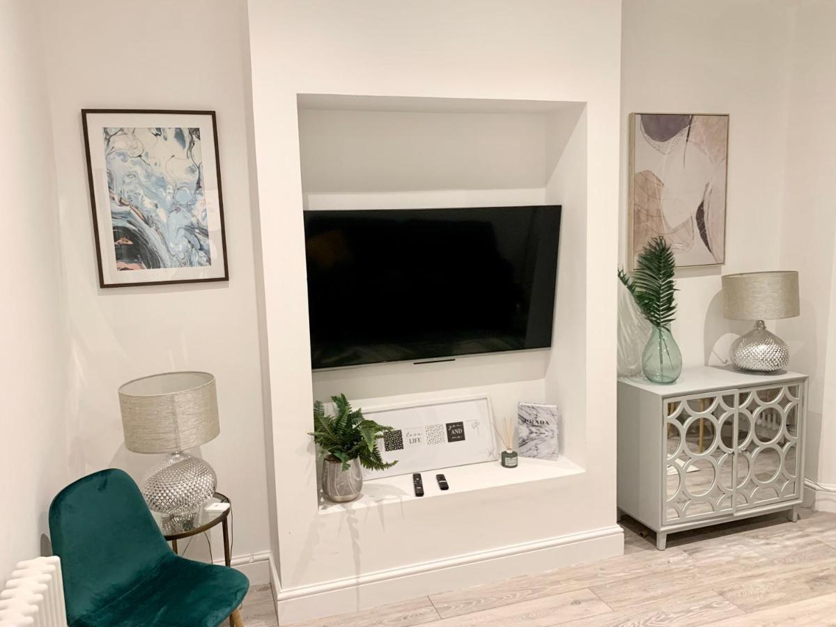 Modern 2 Bedroom Apartment With Private Garden Near Canary Wharf Λονδίνο Εξωτερικό φωτογραφία