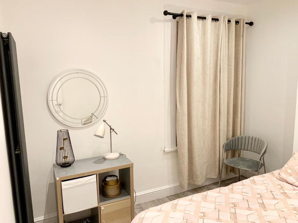 Modern 2 Bedroom Apartment With Private Garden Near Canary Wharf Λονδίνο Εξωτερικό φωτογραφία