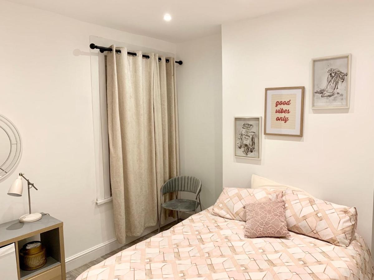 Modern 2 Bedroom Apartment With Private Garden Near Canary Wharf Λονδίνο Εξωτερικό φωτογραφία